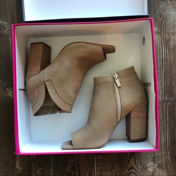 NEW Vince Camuto Fedrilla Open‎ Toe Bootie - Picture 9 of 9